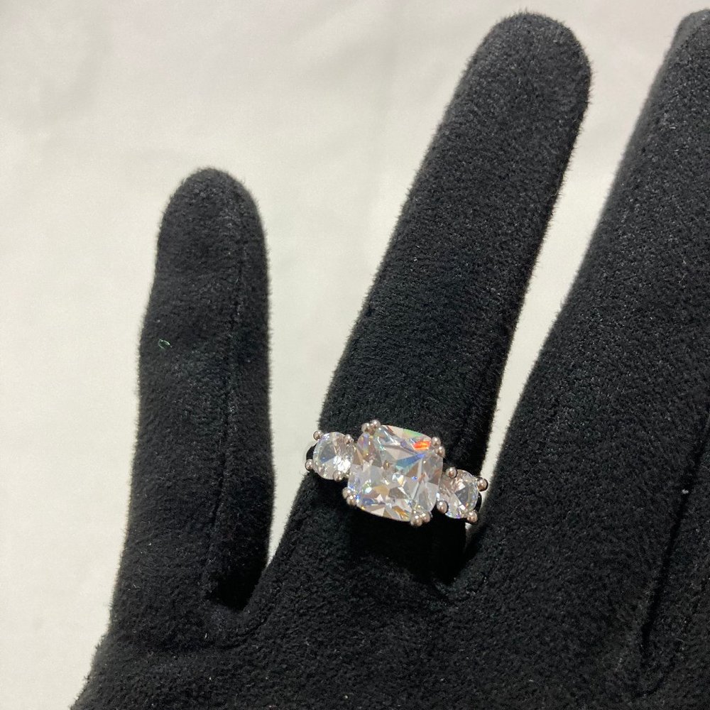 Three Stone Zircon Statement Ring Size 8 - Picture 3 of 6